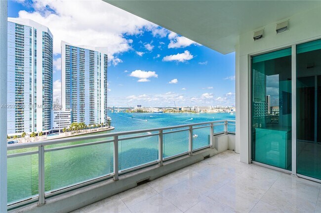 Building Photo - 900 Brickell Key Blvd