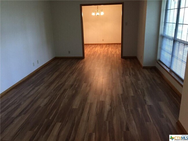 Building Photo - 601 Ridgecrest Dr