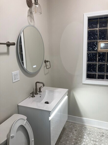 Building Photo - 6634 S Minerva Ave