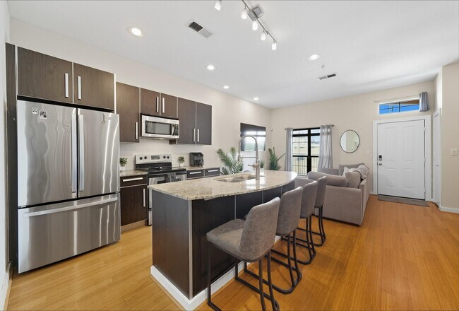 Building Photo - 806 Jackson Hill St