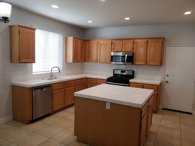 Building Photo - 7853 La Tour Ct