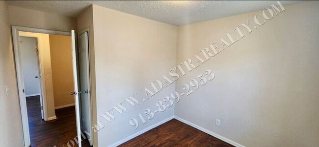 Building Photo - Beautiful House in South KC-Available NOW!!