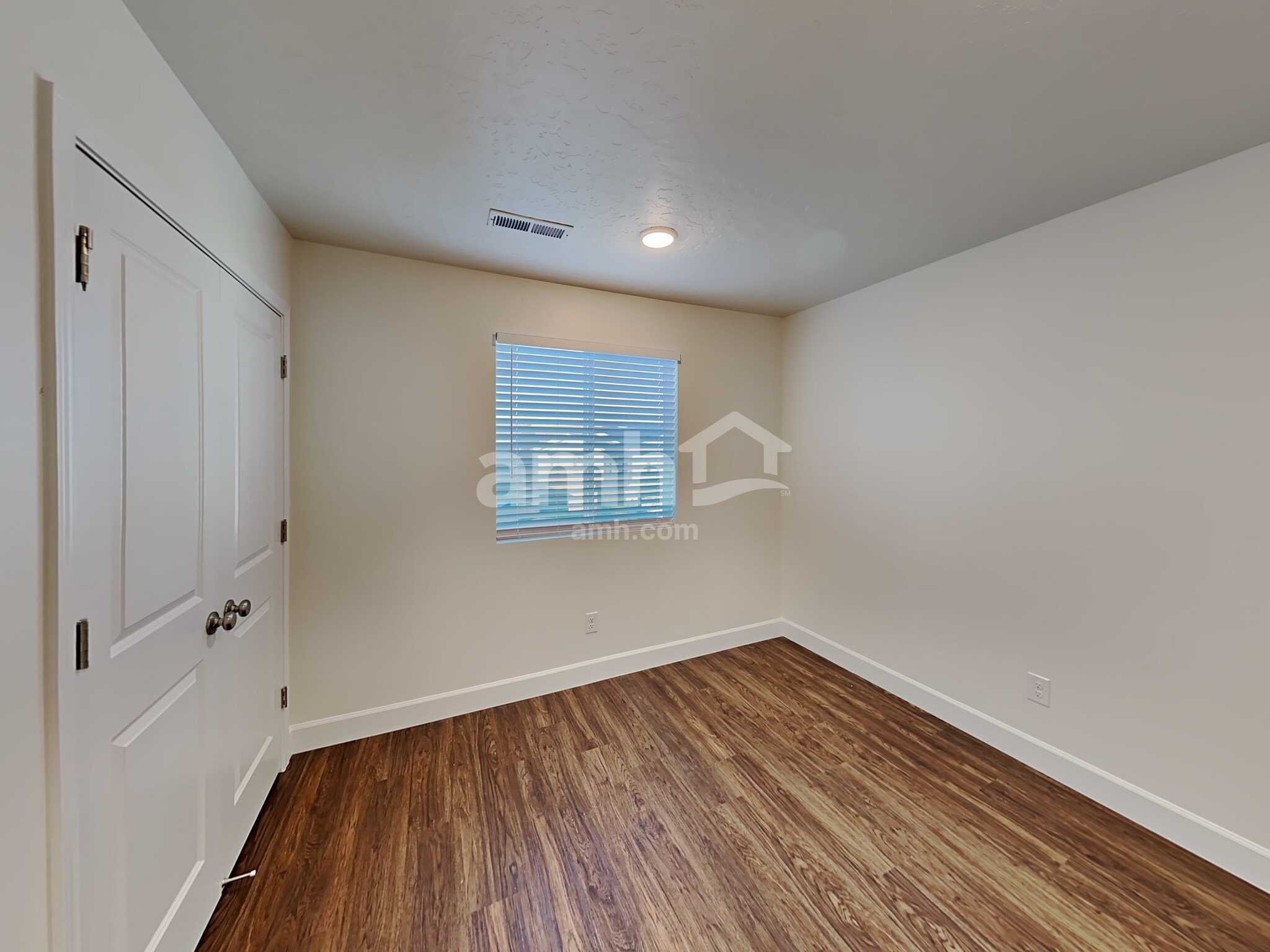 Building Photo - 6818 N Silver Gate Dr