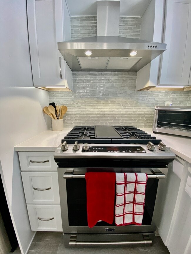 Building Photo - 5307 Pooks Hill Rd