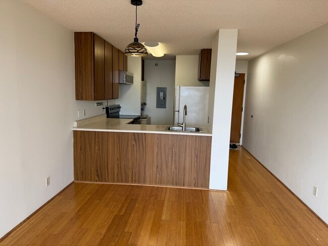Building Photo - 2040 Nuuanu Ave