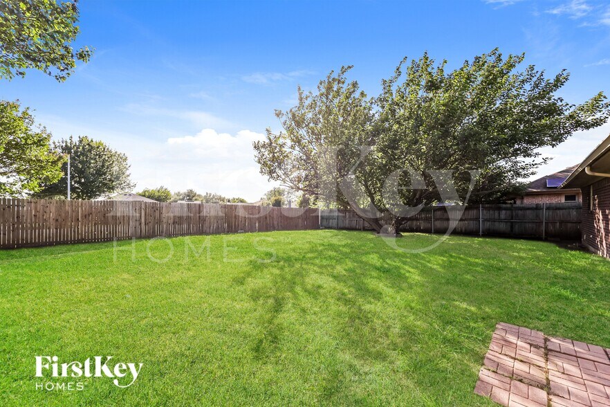 Building Photo - 606 Plainview Dr