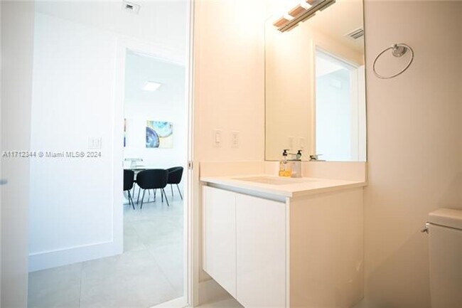 Building Photo - 300 Sunny Isles Blvd