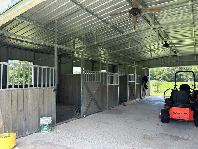 Building Photo - Charming 5-Acre Rental with Optional Barn ...