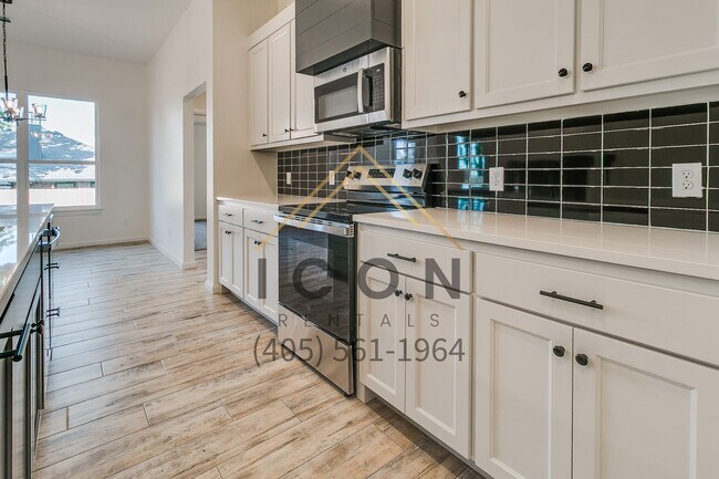 Building Photo - 8429 Stonewood Dr