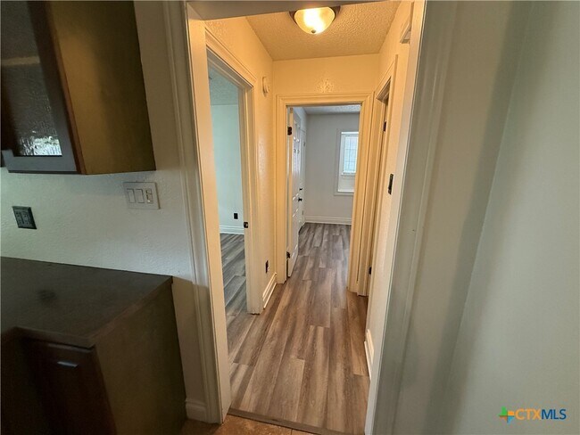 Building Photo - 702 Spring Hollow Dr