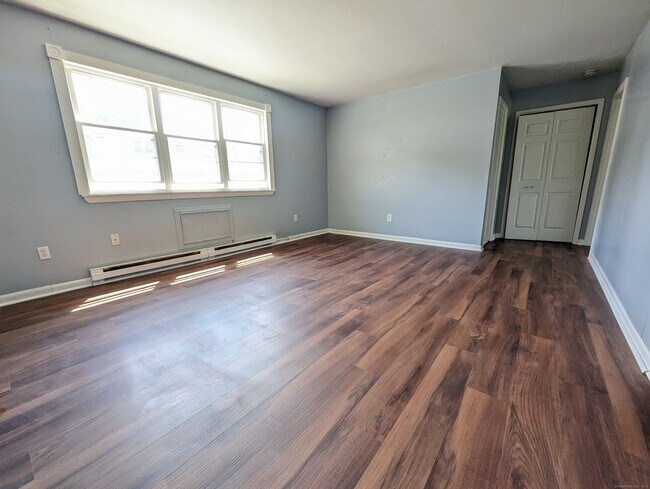 Building Photo - 75 Belair Dr