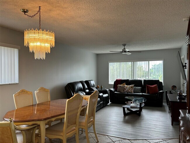 Building Photo - 6770 Royal Palm Blvd