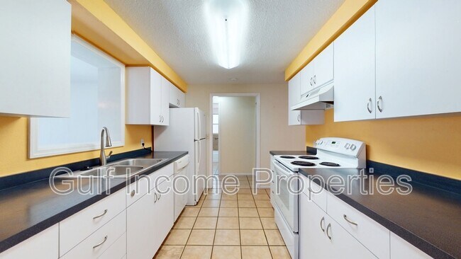 Building Photo - 5012 29th Ave W