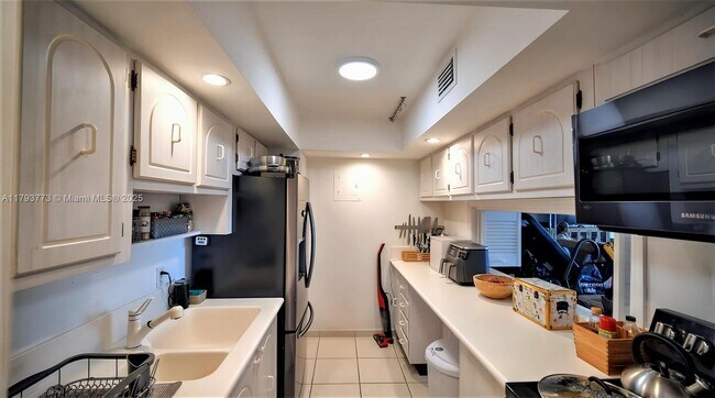 Building Photo - 155 Ocean Ln Dr