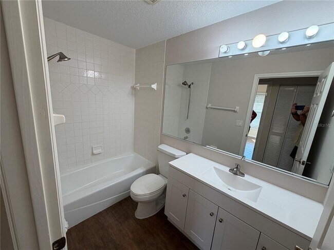 Building Photo - 7224 49th Ave E