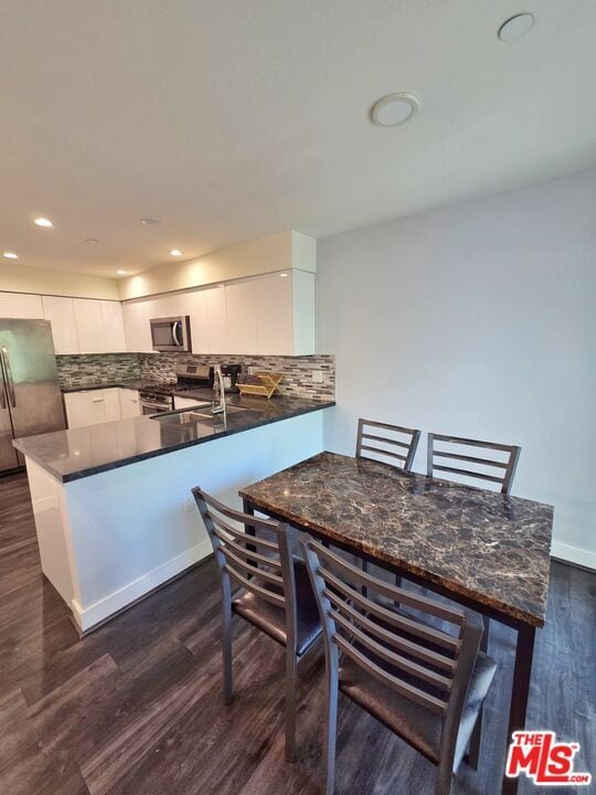 Building Photo - 2651 S Hobart Blvd