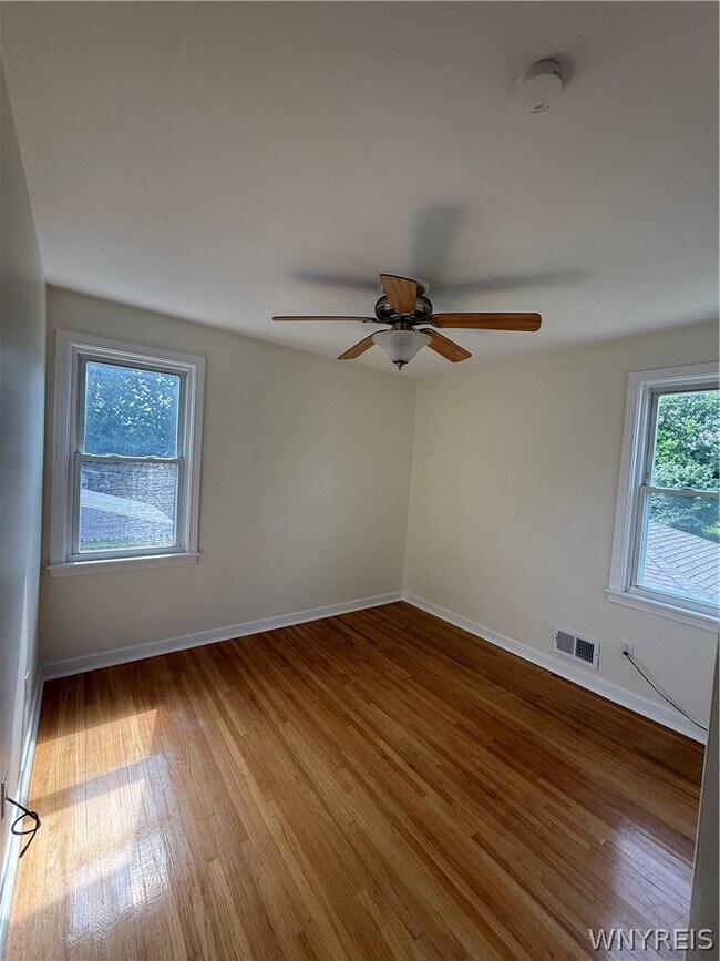 Building Photo - 113 Argyle Ave