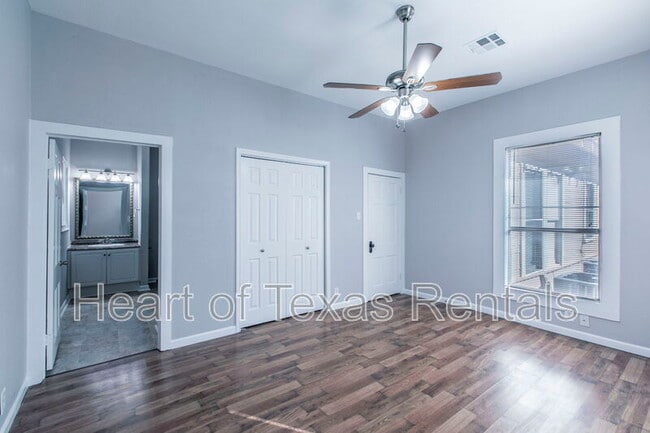 Building Photo - 609 Herring Ave