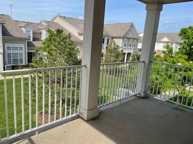 Building Photo - 10102 W Midway Ct