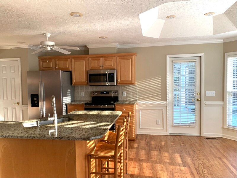 Building Photo - 220 Buck Point Ct