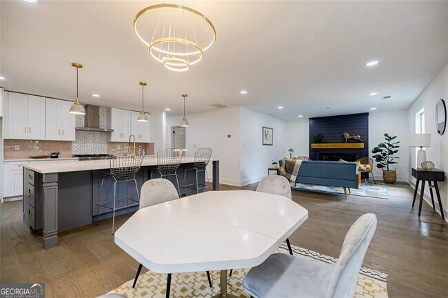 Building Photo - 2749 Memorial Dr SE