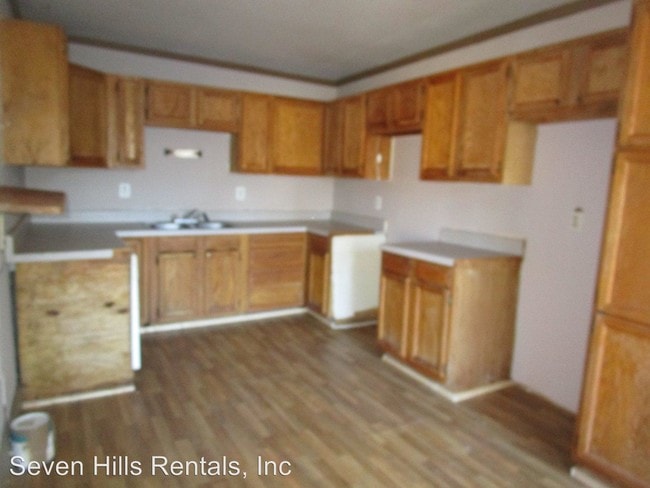 Building Photo - 3 br, 1 bath House - 756 Old Summerville Road