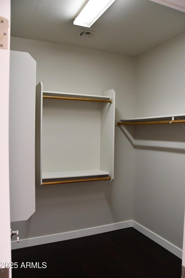 Building Photo - 2219 W Spur Dr