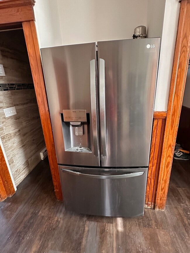 Building Photo - 25 Dustin St