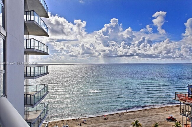 Building Photo - 17001 Collins Ave
