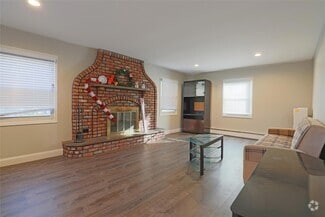 Building Photo - 18 Stratton Ln