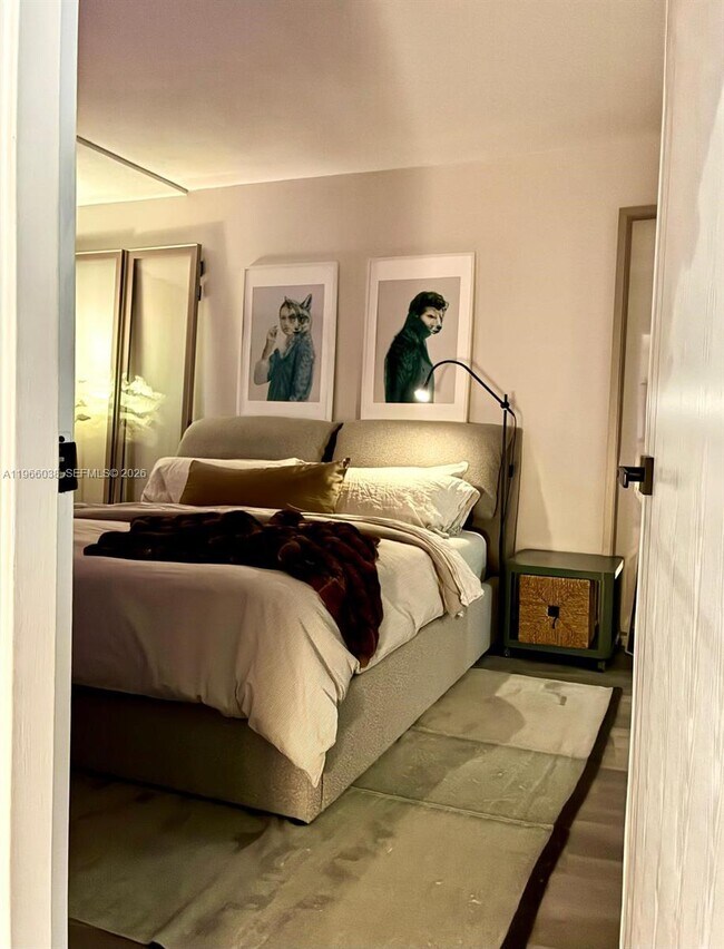 Building Photo - 900 Bay Dr