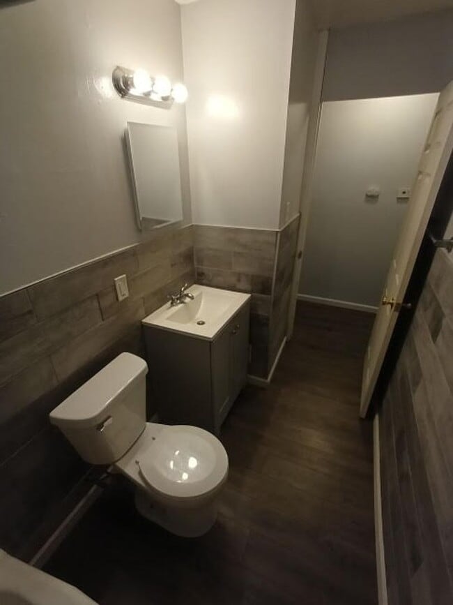 Building Photo - Cozy 2 bedroom 1 bathroom brick ranch