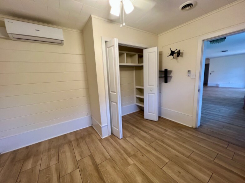 Building Photo - 211 Arricola Ave