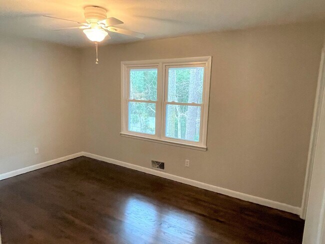 Building Photo - West Athens 4br House for Rent