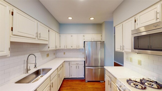 Building Photo - 414 Clarkson Green St