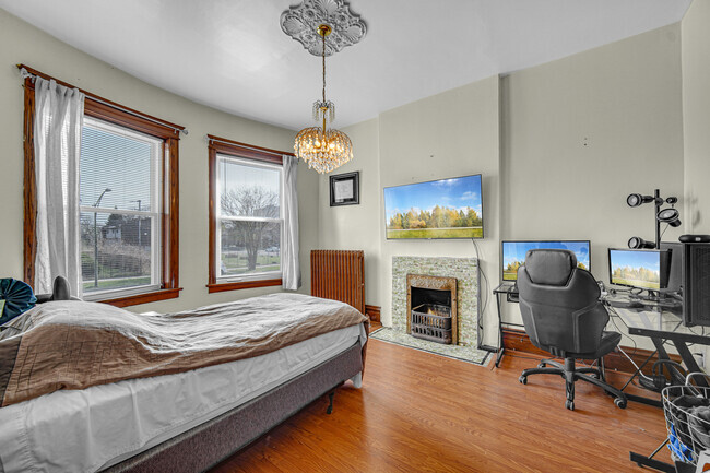 Building Photo - 448 W Englewood Ave