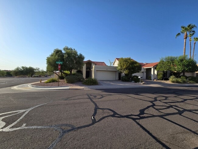 Building Photo - 11246 E Poinsettia Dr