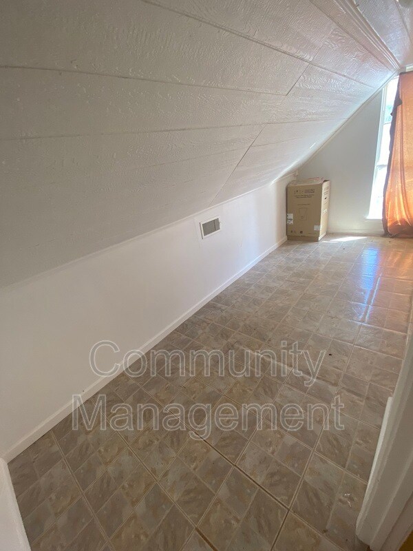 Building Photo - 18819 Greenwell Springs Rd