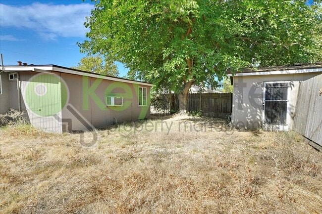 Building Photo - 1127 Rood Ave