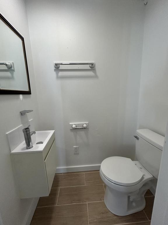 Building Photo - 1528 Avenue A