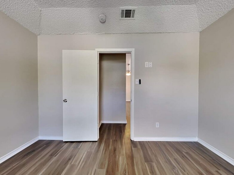 Building Photo - 1116 Sandalwood Ln
