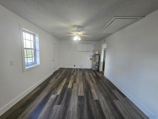 Building Photo - 247 Snow Dr