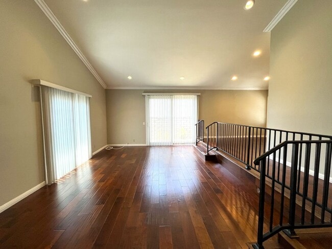 Building Photo - 4 bed, 3 bath located in Anaheim!