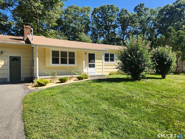 Building Photo - 14 Cedarwood Ln