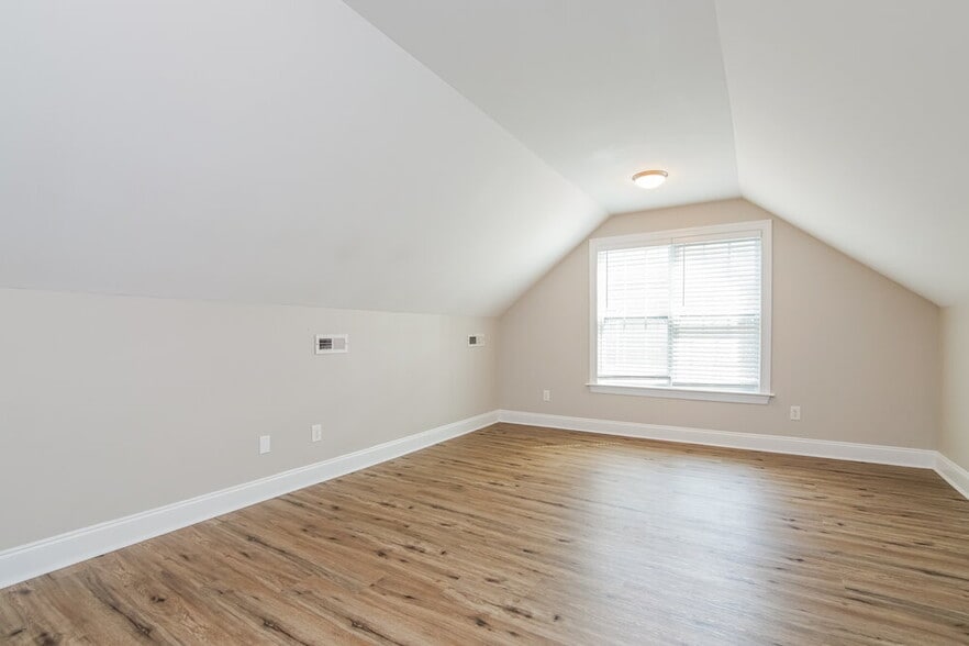 Building Photo - 253 Keller Dr