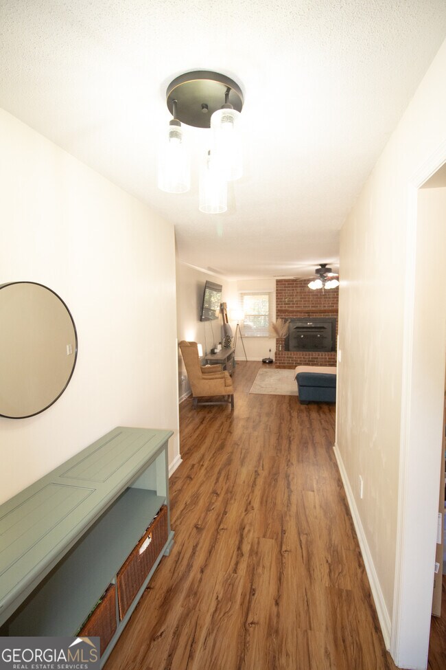 Building Photo - 410 Cardinal Dr