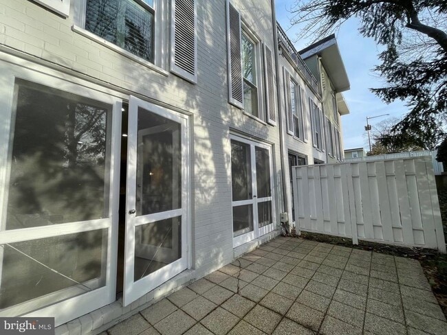 Building Photo - 620 3rd St SW