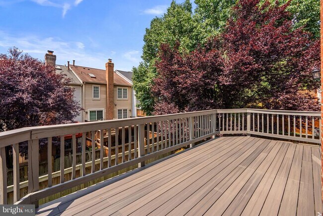 Building Photo - 10 Loganwood Ct