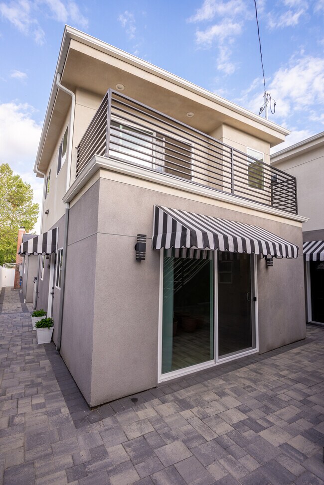 Building Photo - 1637 N Allen Ave