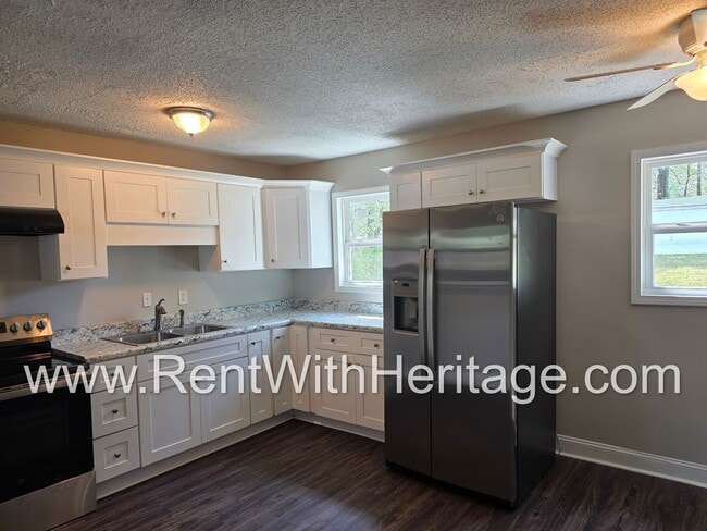 Building Photo - Awesome 3 bd/ 1.5 Bath Brick Front Ranch / No Steps / Totally Renovated / Great Location